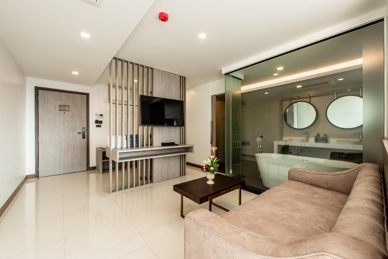 Blackwoods Hotel Pattaya - Sha Extra Plus Extérieur photo A room at the hotel