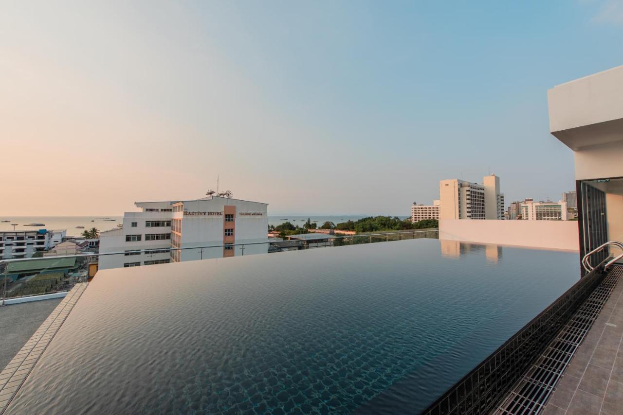 Blackwoods Hotel Pattaya - Sha Extra Plus Extérieur photo Infinity pool at a condominium in Singapore