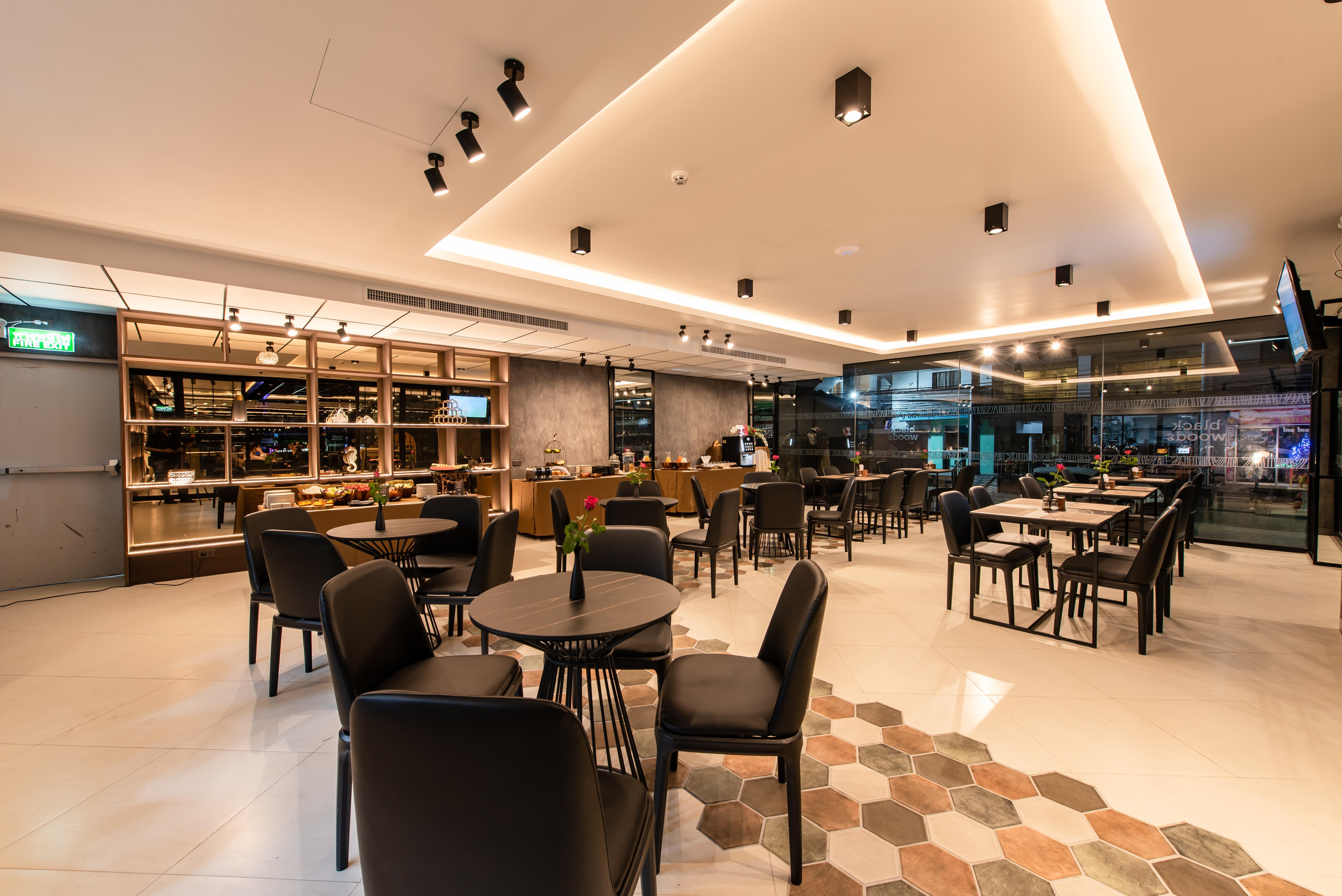 Blackwoods Hotel Pattaya - Sha Extra Plus Extérieur photo The lounge at Suvarnabhumi Airport
