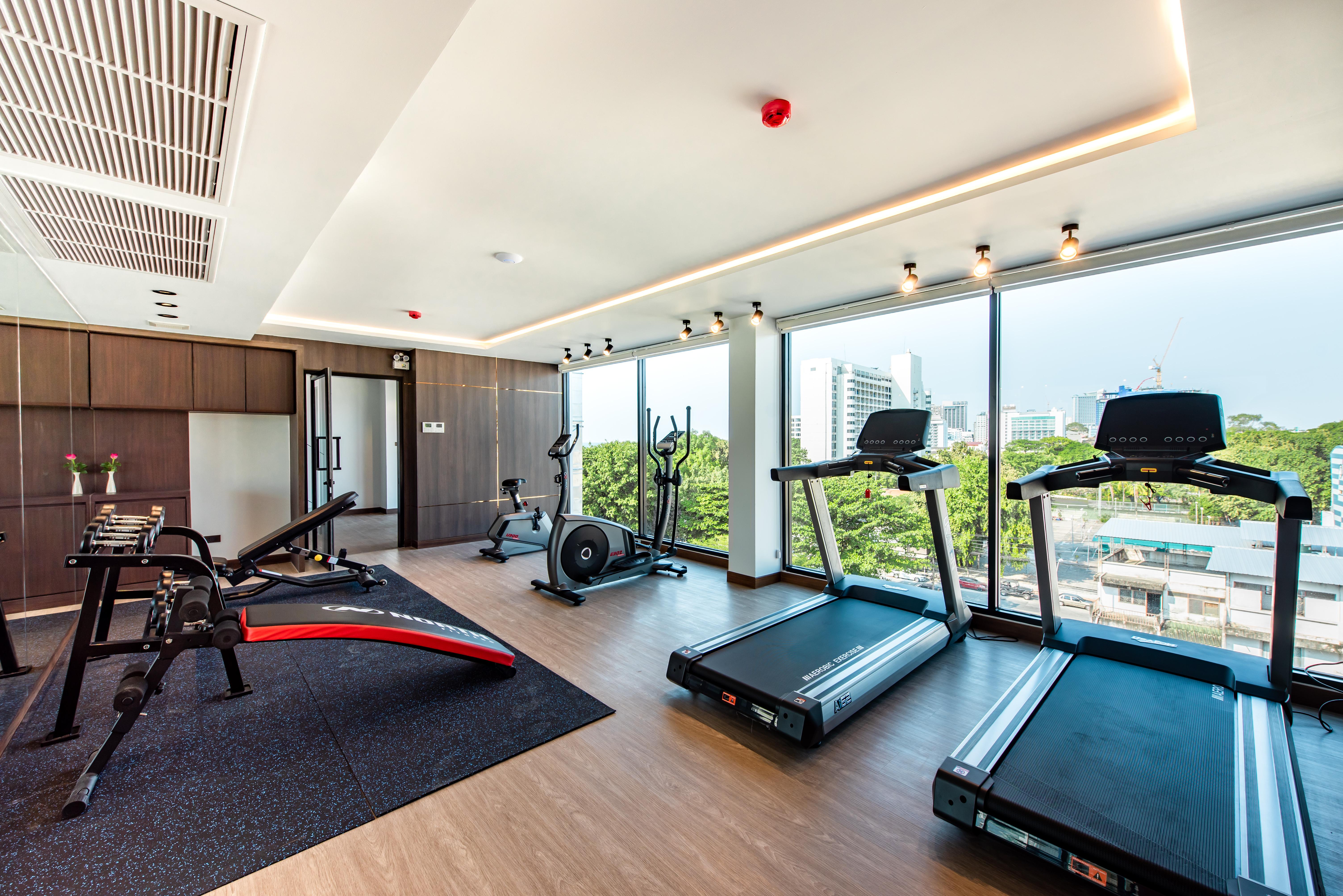 Blackwoods Hotel Pattaya - Sha Extra Plus Extérieur photo The gym at the hotel