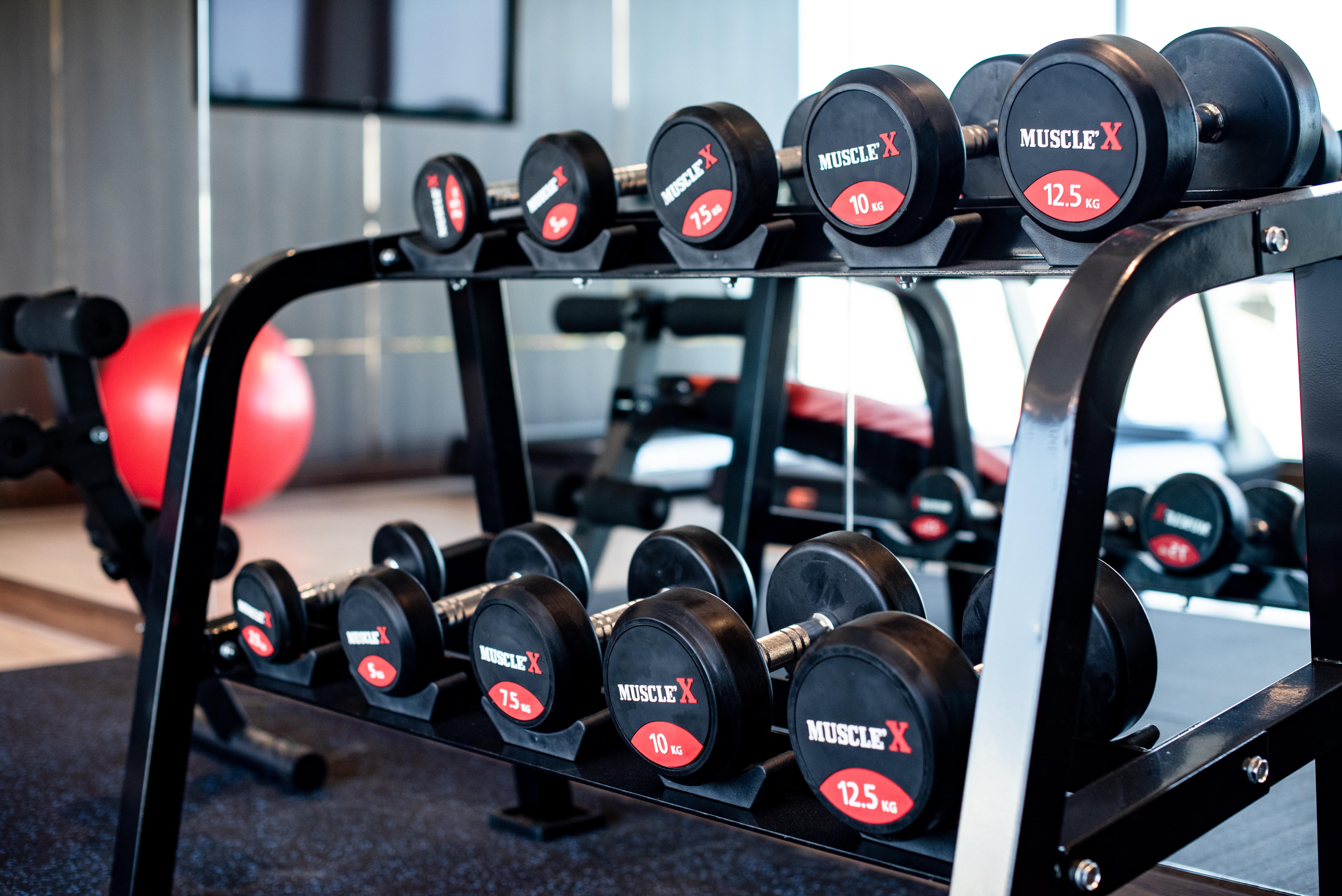 Blackwoods Hotel Pattaya - Sha Extra Plus Extérieur photo Dumbbells on a rack